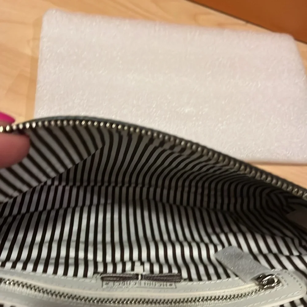 Henri Bendel New York Black makeup Bag clutch purse NEW‎